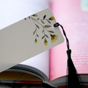 Květinová záložka do knihy s zeleným střapcem