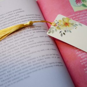 Květinová záložka do knihy se žlutým střapcem 2