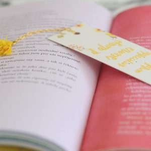 Květinová záložka do knihy se žlutou kytičkou 3