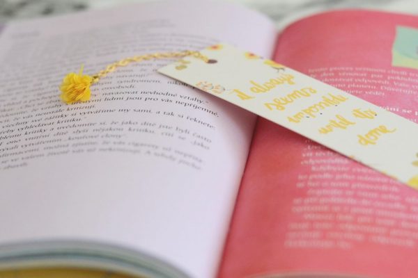 Květinová záložka do knihy se žlutou kytičkou 3