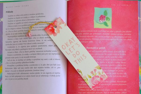 Květinová záložka do knihy s růžovou kytičkou 2