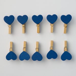 10 ks tmavě modrých kolíčků se srdcem