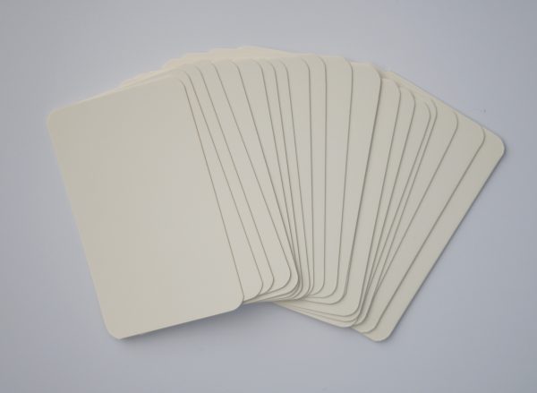 Bílé papírové kartičky/jmenovky 4