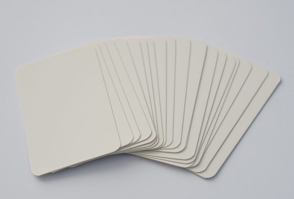 Bílé papírové kartičky/jmenovky 3