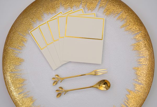 Bílo-zlaté papírové kartičky/jmenovky na svatební tabuli 5