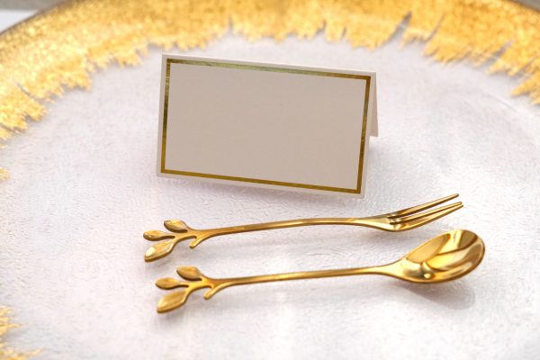 Bílo-zlaté papírové kartičky/jmenovky na svatební tabuli 4