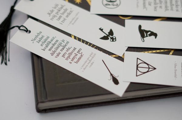 Sada 10 černo-bílých záložek do knihy na motivy Harry Potter filmů 4